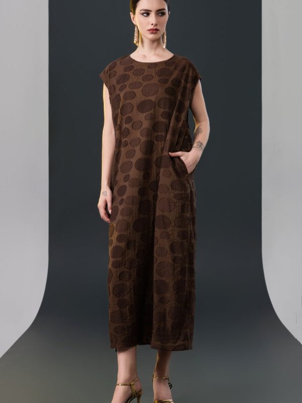 Chic Brown Sleeveless Maxi Dress with Polka Dot Texture - Image 4