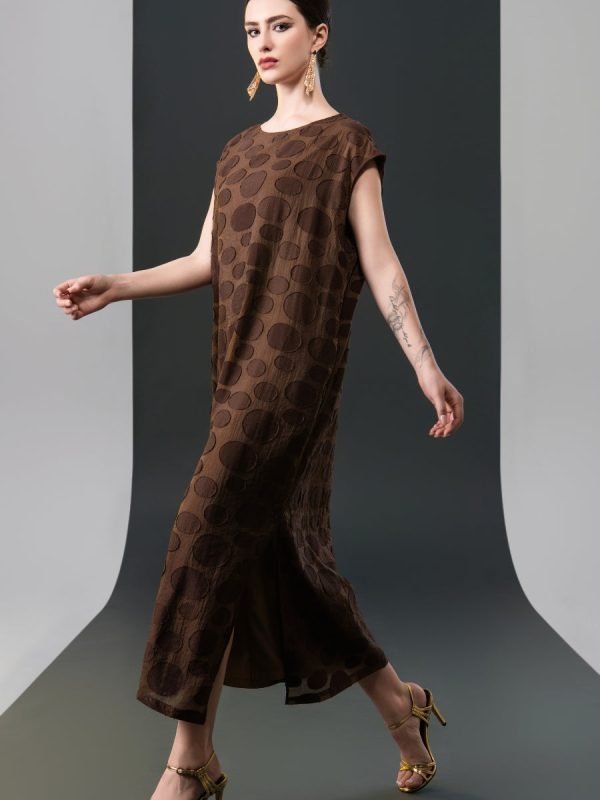 Chic Brown Sleeveless Maxi Dress with Polka Dot Texture - Image 6