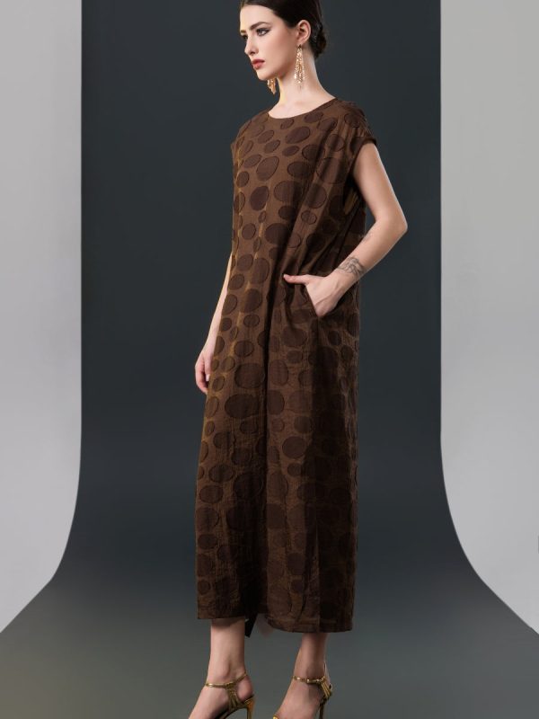 Chic Brown Sleeveless Maxi Dress with Polka Dot Texture - Image 8