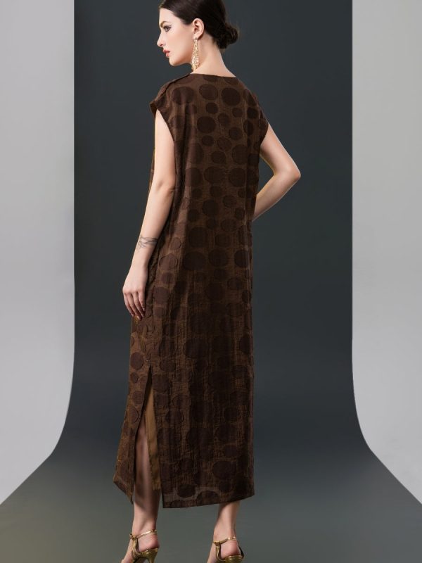 Chic Brown Sleeveless Maxi Dress with Polka Dot Texture - Image 9