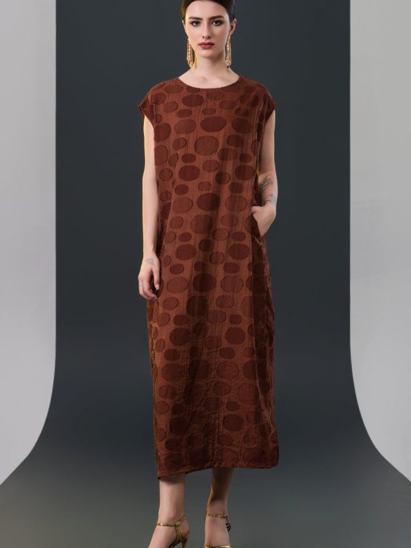 Chic Brown Sleeveless Maxi Dress with Polka Dot Texture - Image 11