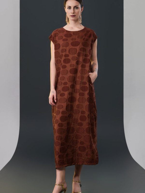Chic Brown Sleeveless Maxi Dress with Polka Dot Texture - Image 2