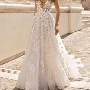 A-Line/Princess Sweep/Brush Train V-neck Applique Tulle Short Sleeves Wedding Dresses