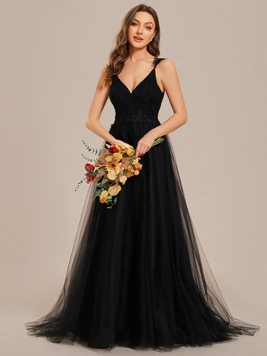Elegant Lace Tulle Wedding Gown with Double V-Neck - Image 7