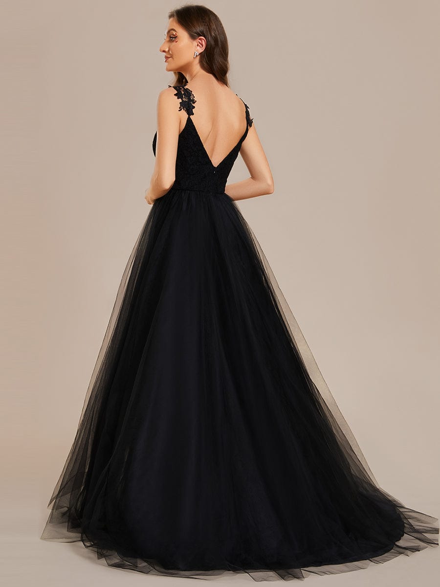 Elegant Lace Tulle Wedding Gown with Double V-Neck - Image 9