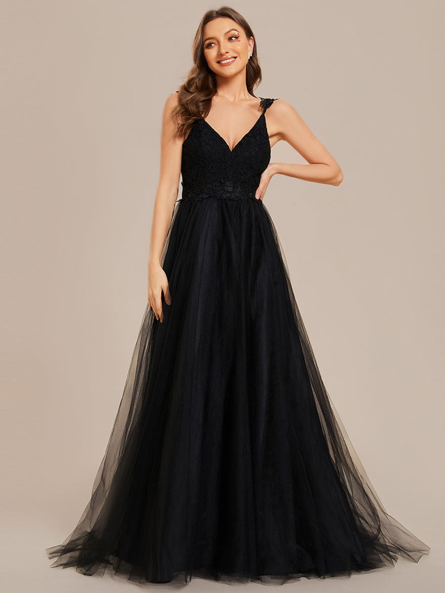 Elegant Lace Tulle Wedding Gown with Double V-Neck - Image 10