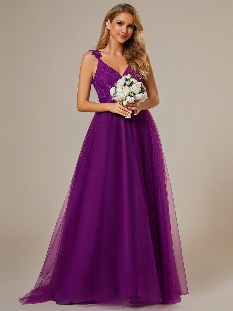 Elegant Lace Tulle Wedding Gown with Double V-Neck - Image 17