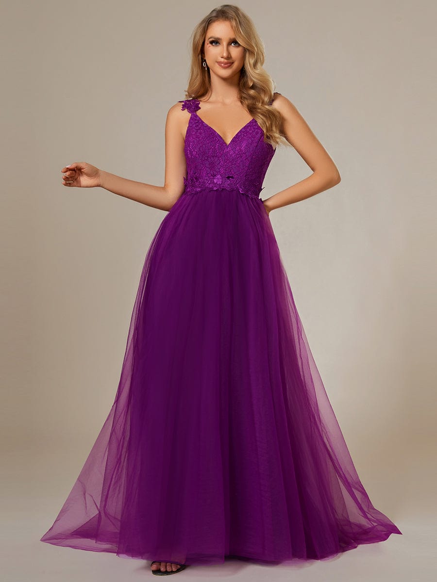 Elegant Lace Tulle Wedding Gown with Double V-Neck - Image 18