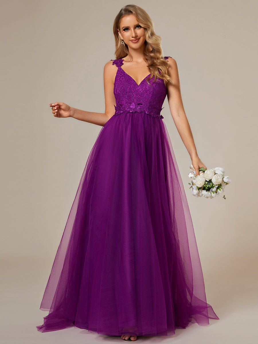 Elegant Lace Tulle Wedding Gown with Double V-Neck - Image 20