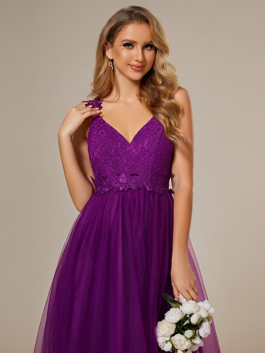 Elegant Lace Tulle Wedding Gown with Double V-Neck - Image 21