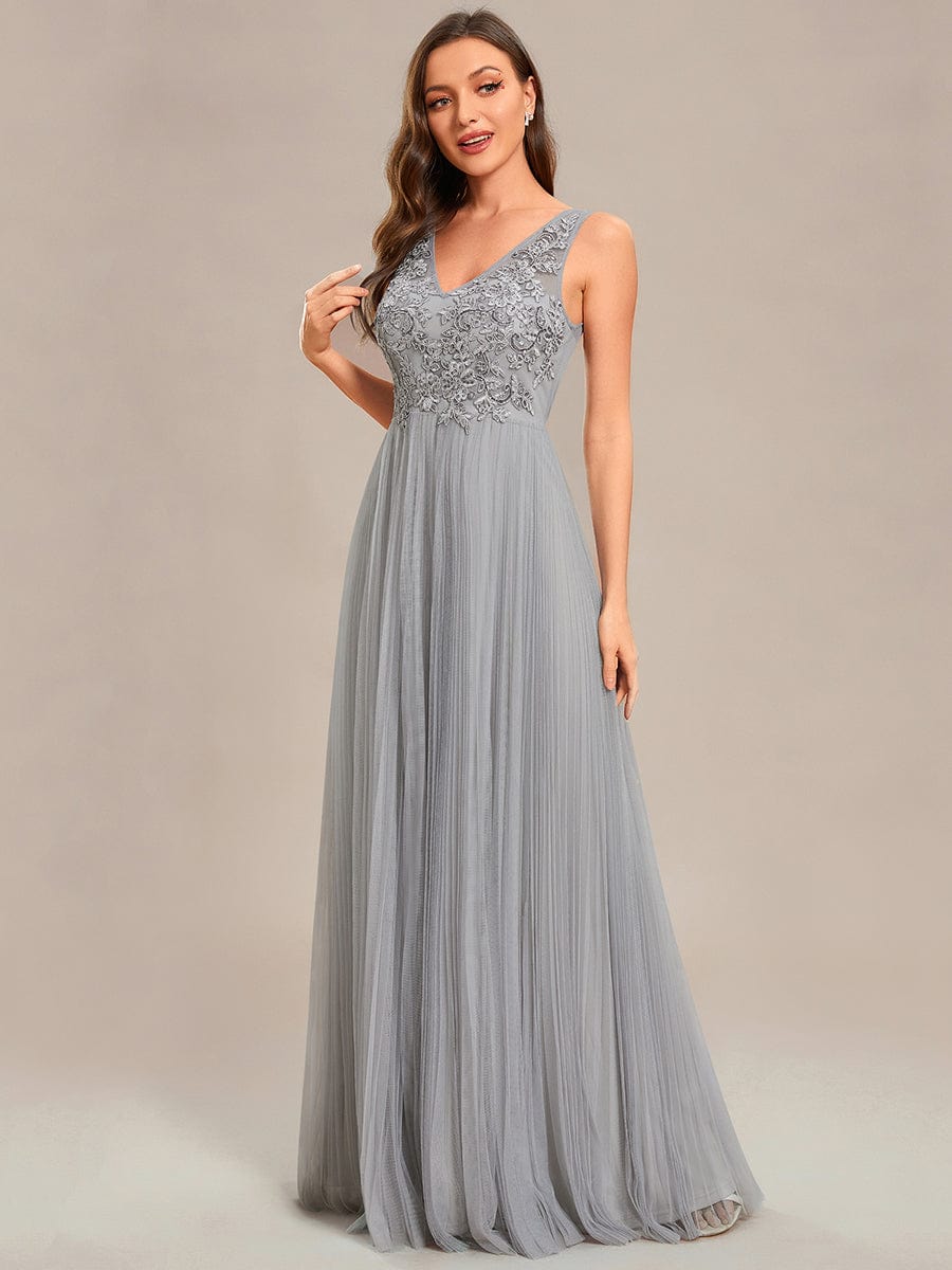Elegant V-Neck Sleeveless Wholesale Evening Gown with Applique Detail - Image 4