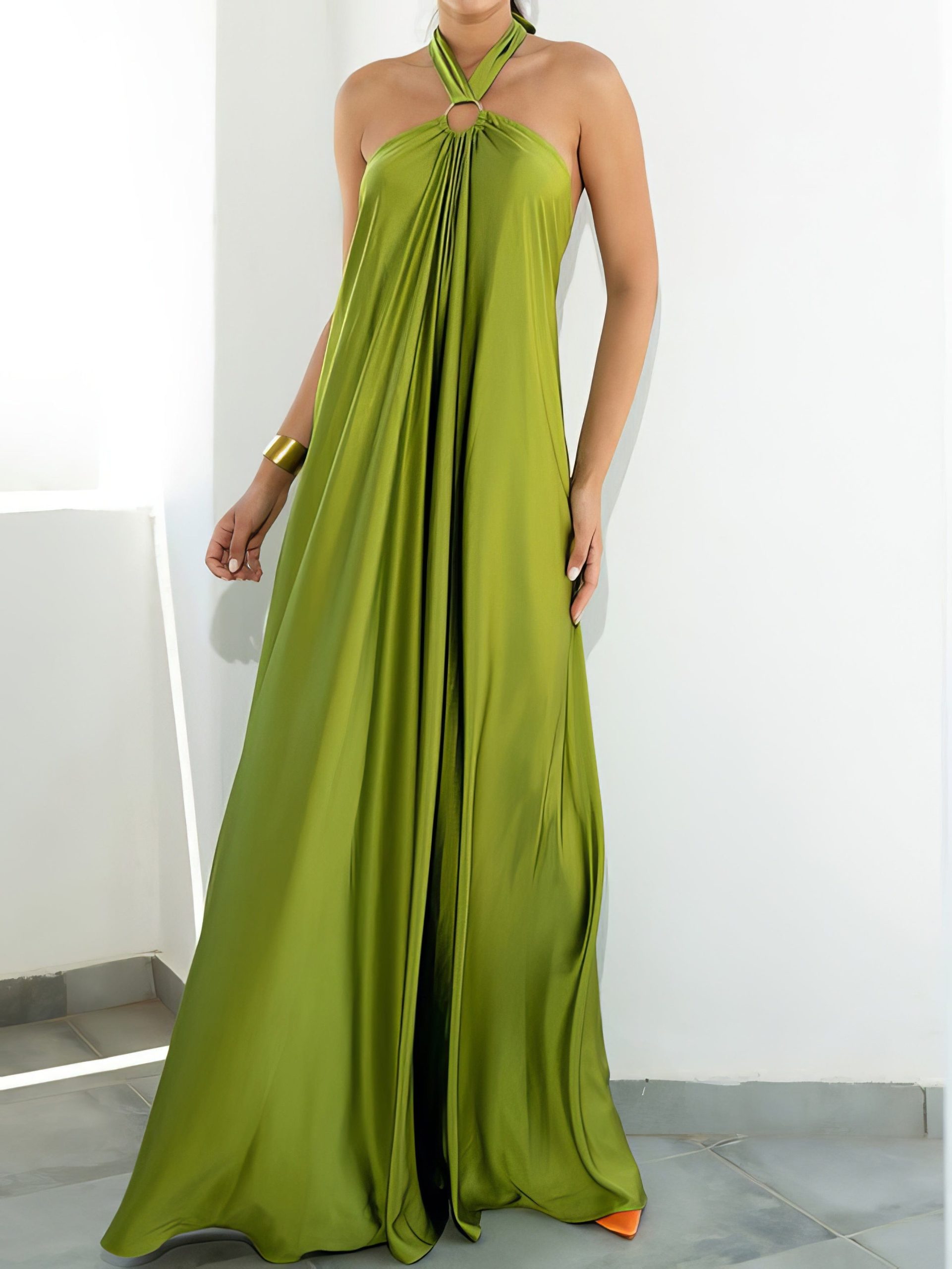 Gorgeous Sleeveless Dress with Halter Neck and Open Back - Image 5